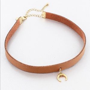🆑 Faux Leather & Worn Gold Horn Choker
